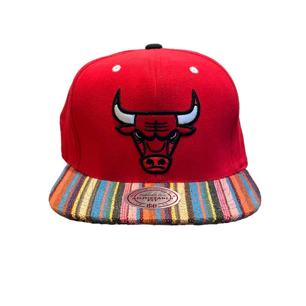 Mitchell & Ness Rare Vintage Chicago Bulls SnapBack Hat Red IS